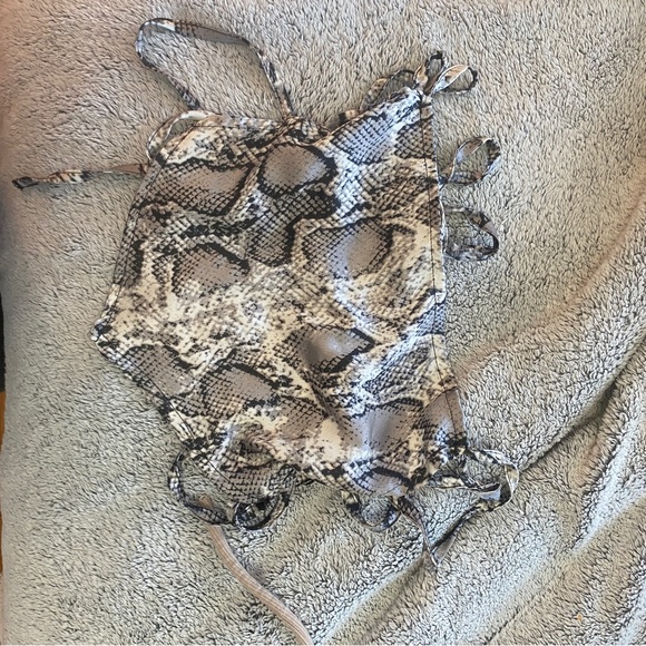 Princess Polly snakeskin crop top - Picture 2 of 3